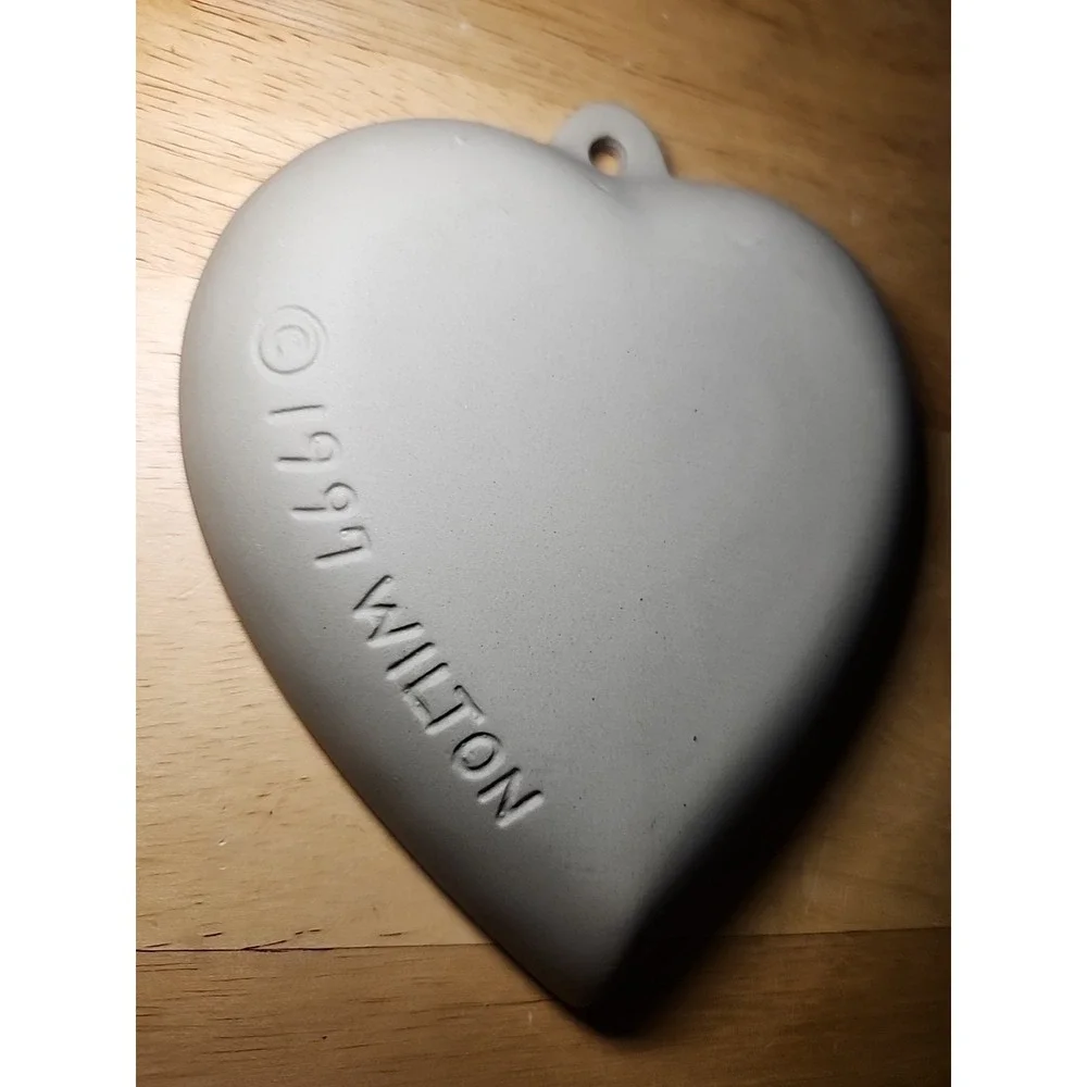 Clay Folk Art Heart Cookie Mold-Wilton 1997 a Beautiful Valentine Baking Cooking